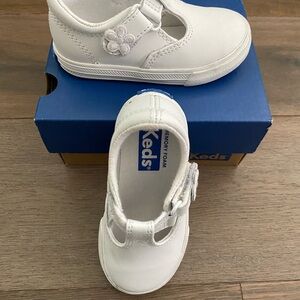 Keds Daphne Toddler White Dress Shoes with Floral Accent
